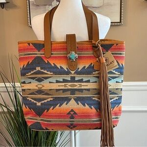 NEW 🌺 Ariat Southwestern Tote with Carry & Conceal on Back